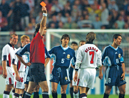 קוף מלון וכמעט התנגשות בפלה אייל לוי חוזר לחוויות הגדולות