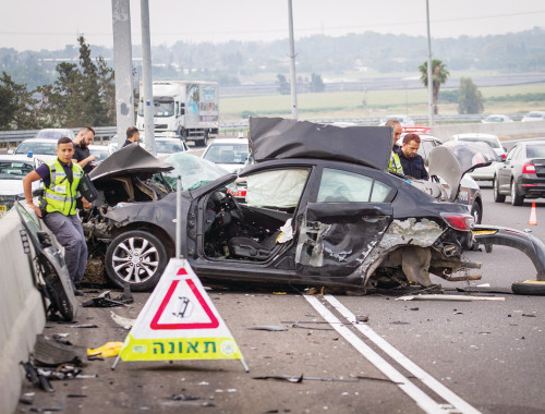 אחד מהגורמים המרכזיים לתאונות קטלניות: הסחות דעת | מעריב