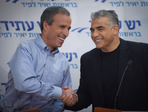 לפיד מגבה את שטרן השיח הנמוך שרגב מובילה אליו לא נמצא בסולם