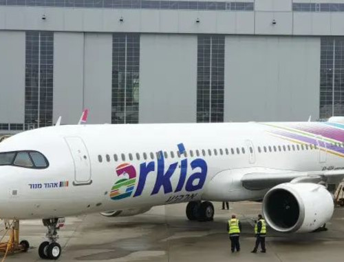 לקלף את הניילון טיסה במטוס החדש והראשון מסוגו בעולם מעריב