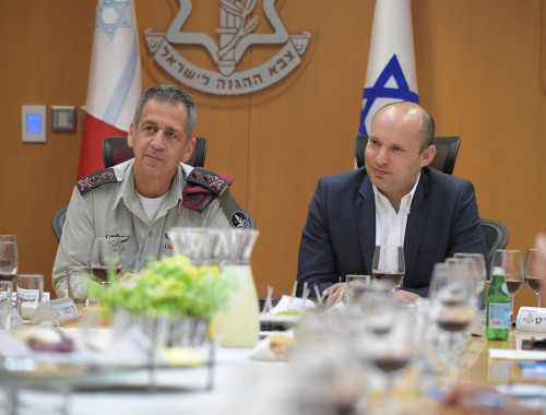 שר הביטחון בנט - Juggo
