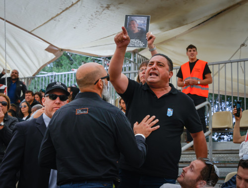 “Bereaved Families Call on Politicians to Refrain from Memorial Day Ceremonies Amidst Widespread Protest Against Government’s Legal Reform: Netanyahu Urges Restraint as Ministerial Placements are Announced – Should Demonstrations be Allowed? Have Your Say with Our Survey”.