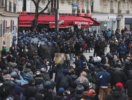 France is on fire: protests are expanding, threats against Jewish politicians