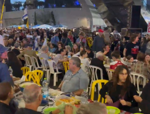 שולחן שישי מול הקריה(צילום: ללא קרדיט)