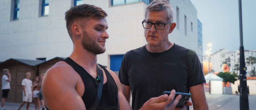 אחד מיוצרי הדוקו המובילים בעולם מגיע לנטפליקס. לואי ת'רו (מימין)