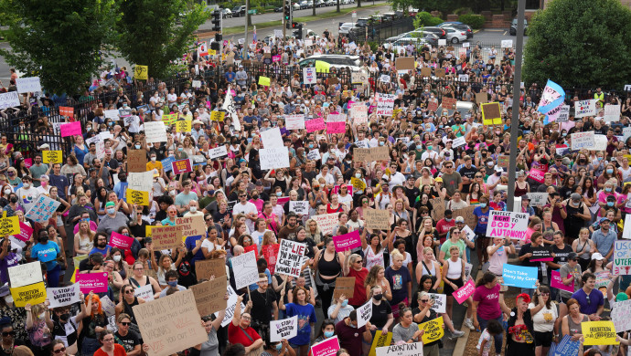 מחאה נגד ביטול הזכות להפלות בארה''ב (צילום: רויטרס)
