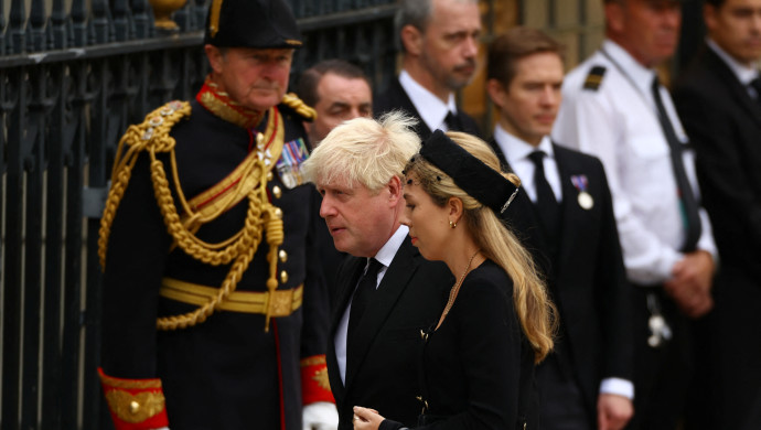 ראש ממשלת בריטניה לשעבר בוריס ג'ונסון בהלווית המלכה אליזבת' השנייה (צילום: רויטרס)