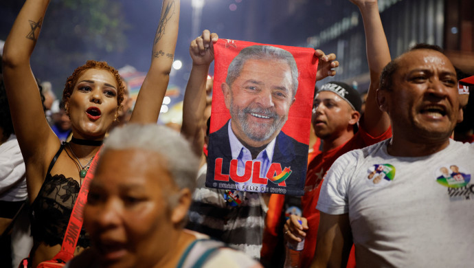 תומכי מועמד השמאל דה סילבה  (צילום: REUTERS/Amanda Perobelli)