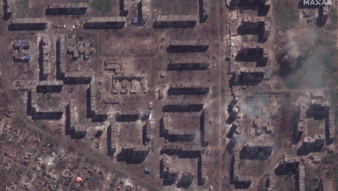 תמונת לוויין המציגה את ההרס בעיר באחמוט (צילום:  Maxar Technologies/Handout via REUTERS )