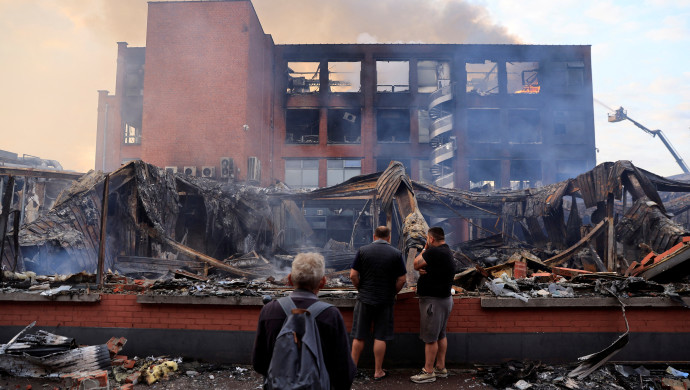 חנות שהוצפה במהלך העימותים האלימים בעיר רובי (צילום: REUTERS/Pascal Rossignol )