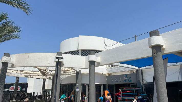 מועדון גלישה \'\'גלים\'\': \'\'יש כאן שוברי גלים שאין באף מקום אחר\'\'. חוף דלילה באשקלון