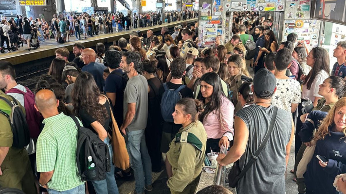 עומסים חריגים ברכבת ישראל (צילום: מאיה כהן)