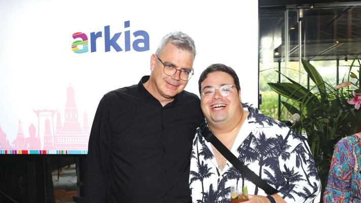 אוראל צברי ועוז ברלוביץ מנכל ארקיע (צילום: רפי דלויה)