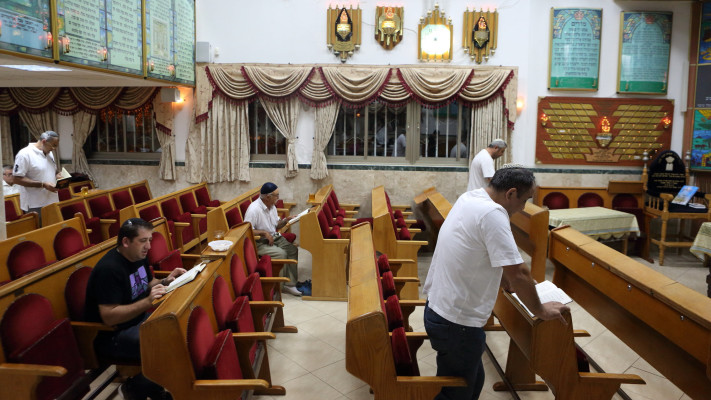 בית כנסת בדרום תל אביב, למצולמים אין קשר לכתבה