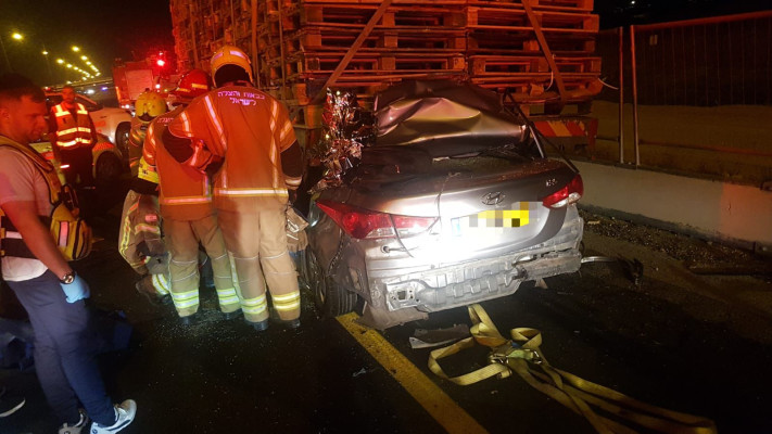 זירת התאונה בכביש 6 (צילום: צילום מבצעי מד''א)