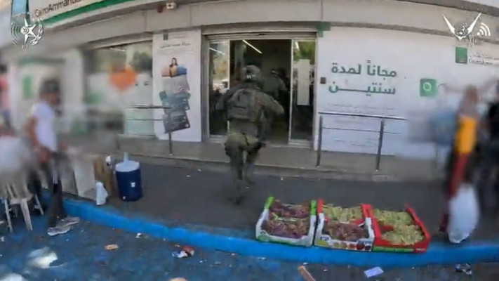 מעצר המחבל בבנק בחברון (צילום:  יחידת הגדעונים 33)