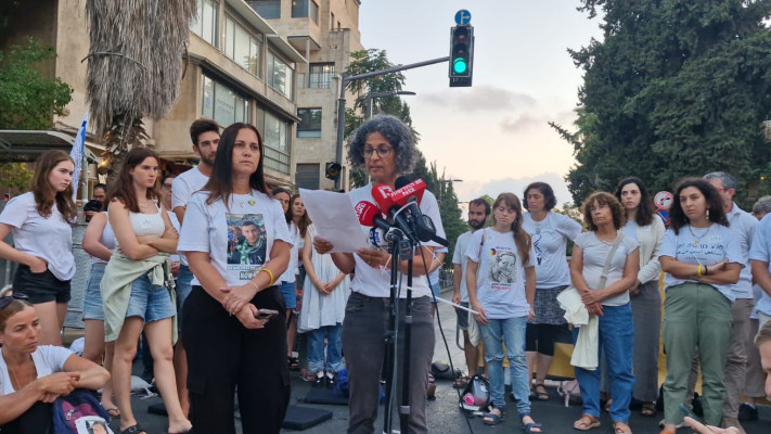 ויקי כהן וענת אנגרסט, משפחות החטופים