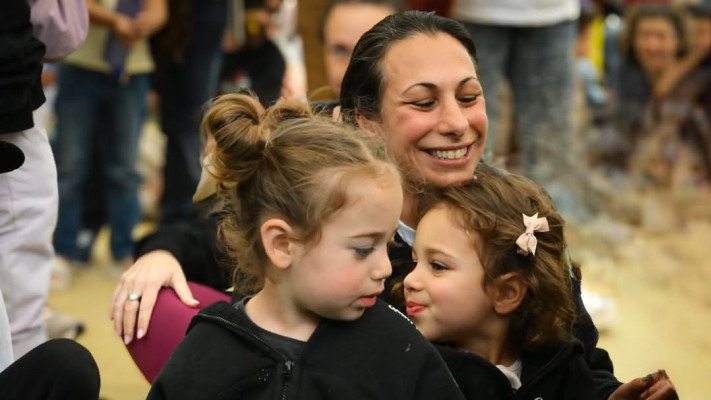 לישי מירן והבנות, עלמא ורוני