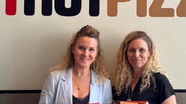 עידית בכר וטל בן פורת (צילום: יחצ)