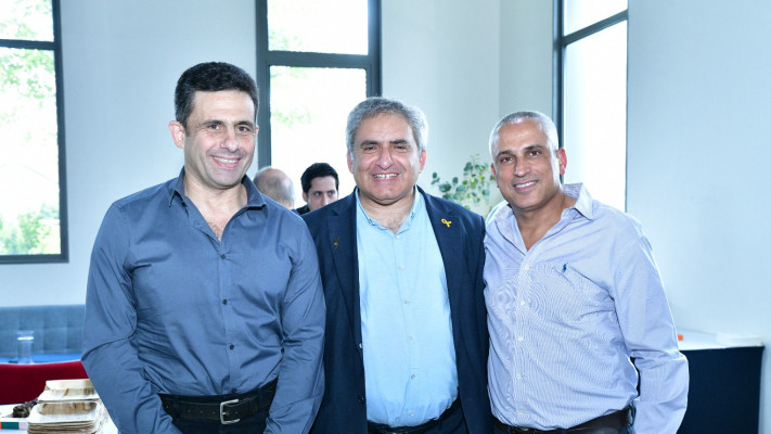 מימין לשמאל: אלון יוניאן, השר אלקין ופרופ׳ רון שפירא