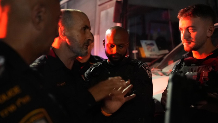 מפכ''ל המשטרה דני לוי עם הכוחות בשטח