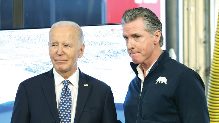 גאווין ניוסם עם ג'ו ביידן 