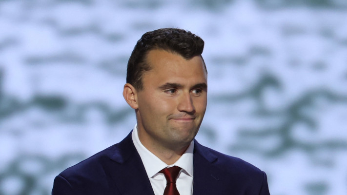 סערה ציבורית סביב דבריו של קימל בנוגח לרוצח שלו. צ'רלי קירק ז\'\'ל