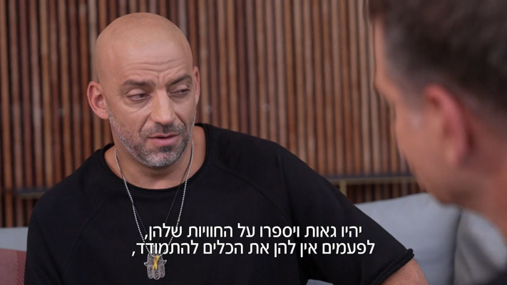דני קושמרו מראיין את עידן רייכל בתוכנית ''אולפן שישי'' בערוץ 12