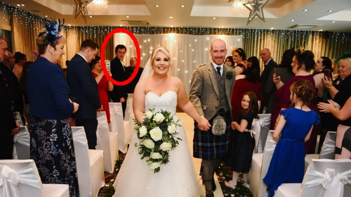 האדם האלמוני בחתונה של מישל וג׳ון