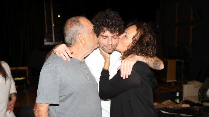 צופית ואברהם גרנט ובנם דניאל (צילום: אור גפן)