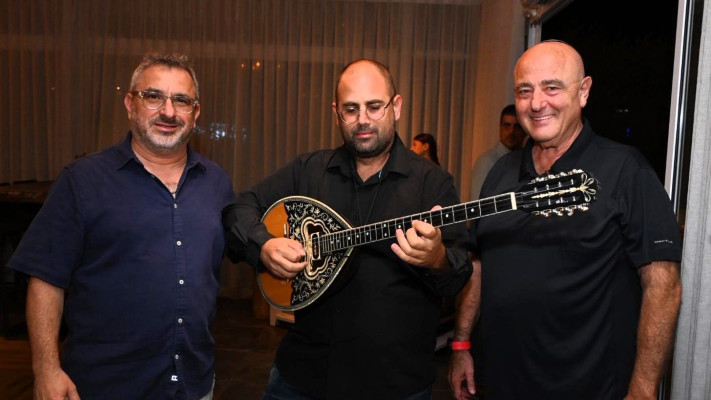 שחר בן מובחר כהנא מנכ''ל טיב וטעים נגן בזוקי , ורן כצמן מנכ''ל חברת עידית  (צילום: מורג ביטן)