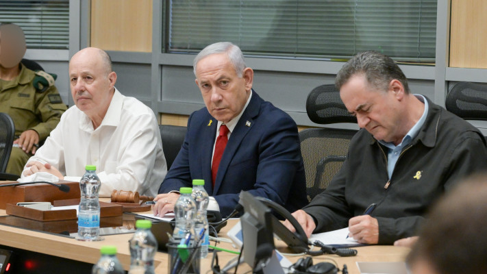 ראש הממשלה בנימין נתניהו עם שר הביטחון ישראל כ''ץ וראש המל''ל צחי הנגבי