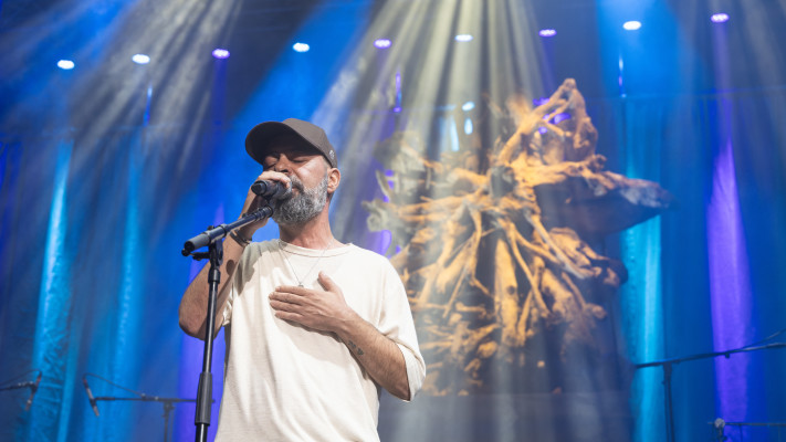 עמיר בניון חוגג 50 באמפי קיסריה