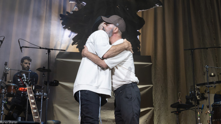 עמיר בניון מארח את נתן גושן באמפי קיסריה