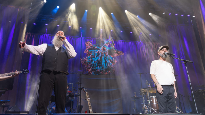 עמיר בניון מארח את שולי רנד באמפי קיסריה