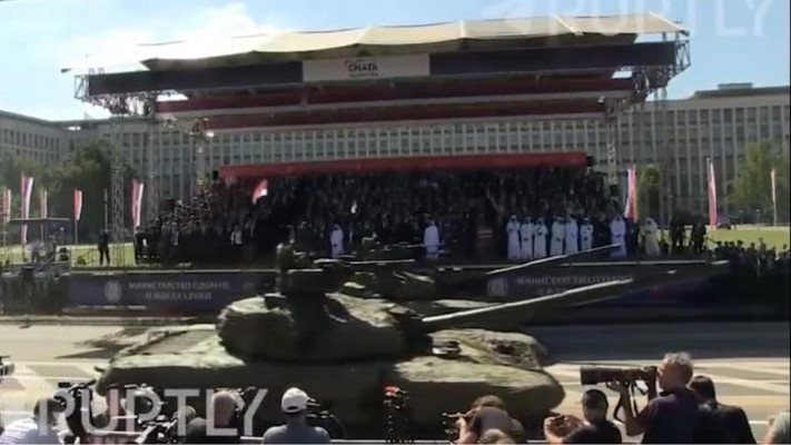 טילים במצעד צבאי בסרביה