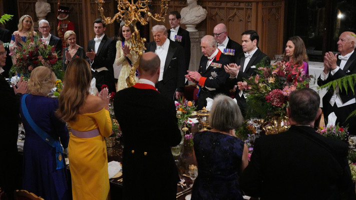 שימו לב מי הכי בולטת מכולם