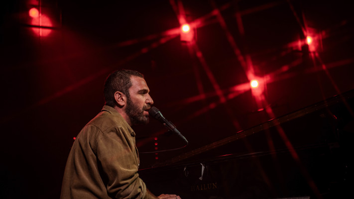 שלומי שבן במופע השקת תקליטי הויניל של ענר שפירא זל בבארבי יפו