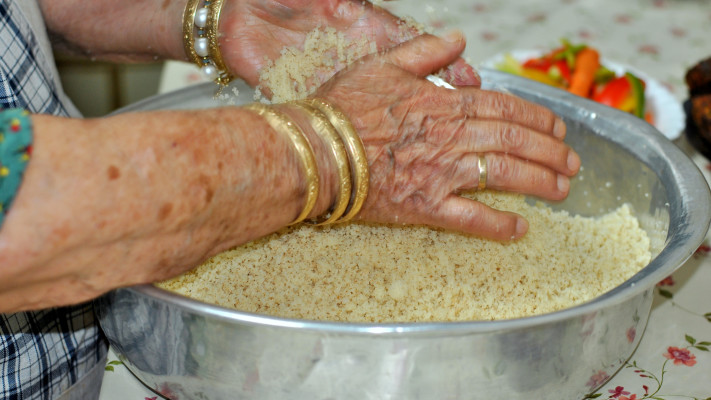 הכנת גרגירי קוסקוס