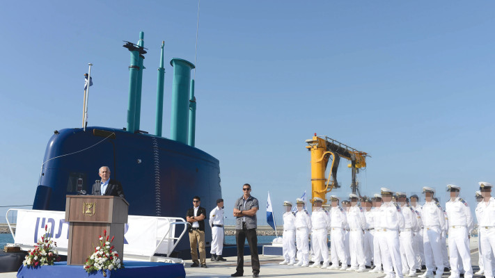 נתניהו בנמל חיפה ליד הצוללת החדשה 