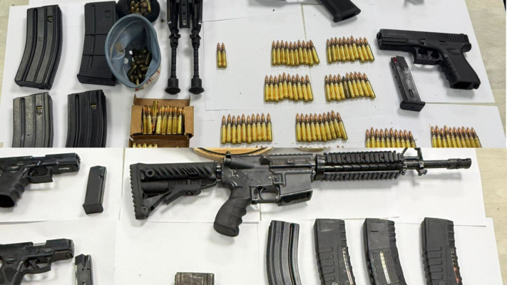 הנשק שנתפס בידי המשפחות המסוכסכות ברהט