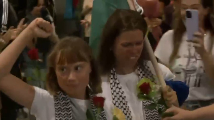 גרטה טונברג ברגעי הנחיתה ביוון