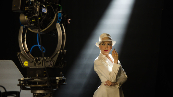 Diego_Luna_and_Jennifer_Lopez