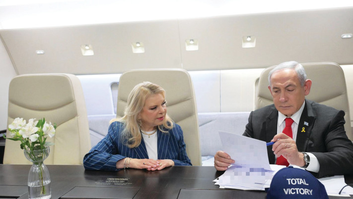 בנימין ושרה נתניהו במטוס