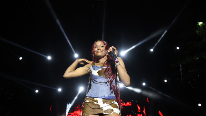 אזיליה בנקס באמפי תל אביב