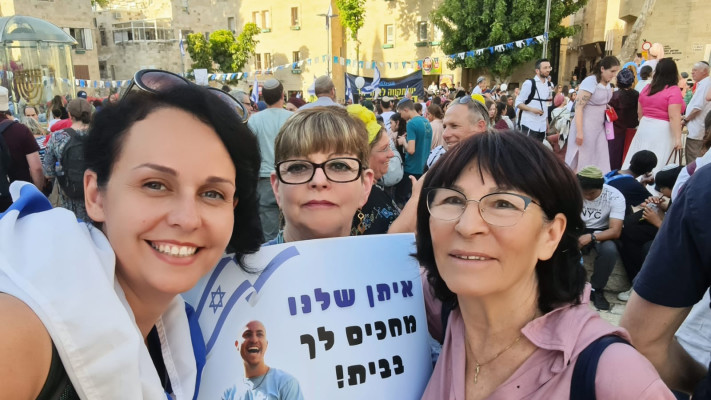 מינה חן בנימין, מתנדבת במחאת הנשים להחזרת החטופים