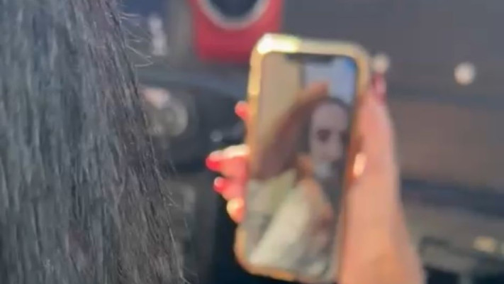 עינב צנגאוקר משוחחת עם מתן (צילום: צילום מסך)
