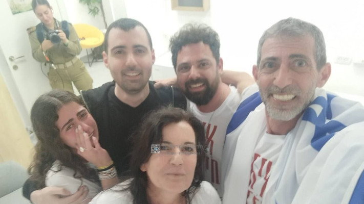 גיא גלבוע דלאל עם משפחתו