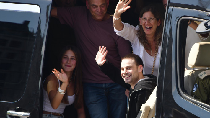 אלון אהל בדרכו לבית החולים