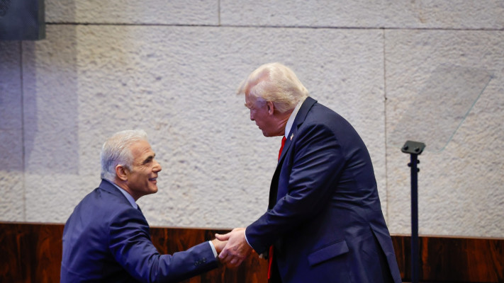 הוכיח שהוא \'\'בחור נחמד\'\', ולא אופוזיציה לוחמת. יאיר לפיד וטראמפ במליאת הכנסת